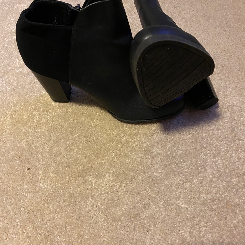 Fioni Booties ๐๐๐ - Picture 5 of 12
